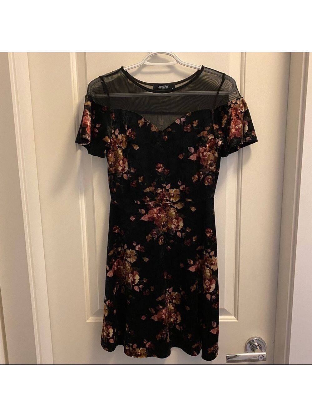 💥4 for $25💥Velvet Floral Dress